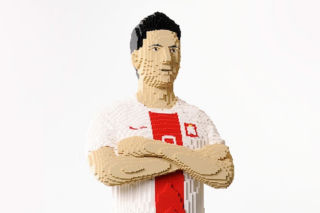 Robert Lewandowski z klocków LEGO. Nowa figura w skali 1:1 na wystawie na Narodowym [ZDJĘCIA, WIDEO]
