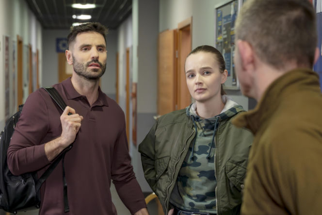 "Policjantki i Policjanci", odcinek 1387: makabryczne odkrycie w busie prowadzi policjantów na plan horroru, gdzie fikcja miesza się z przerażającą rzeczywistością