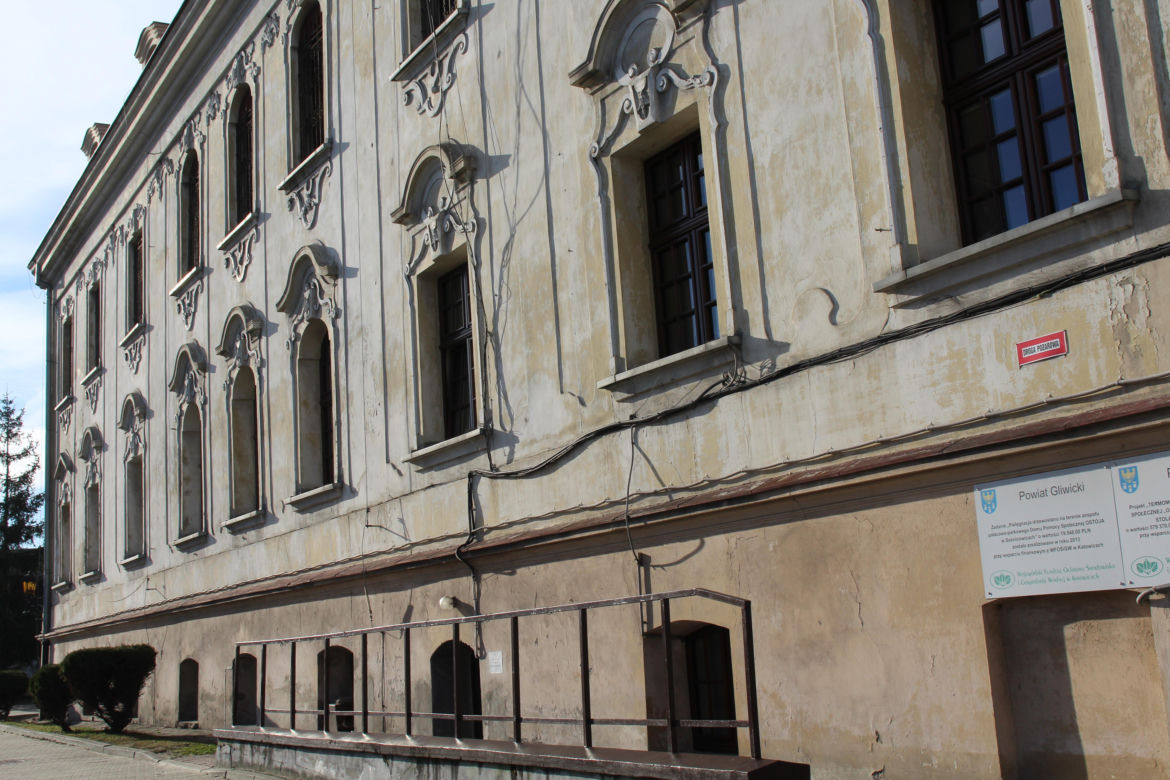 To jedno z najpiękniejszych miasteczek na Śląsku. Czaruje nie tylko rynkiem, ale też unikatowym pałacem