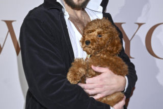 Herbuś w garniaku, Paschalska w lateksie, ale to Fabijański skradł show… pieskiem!