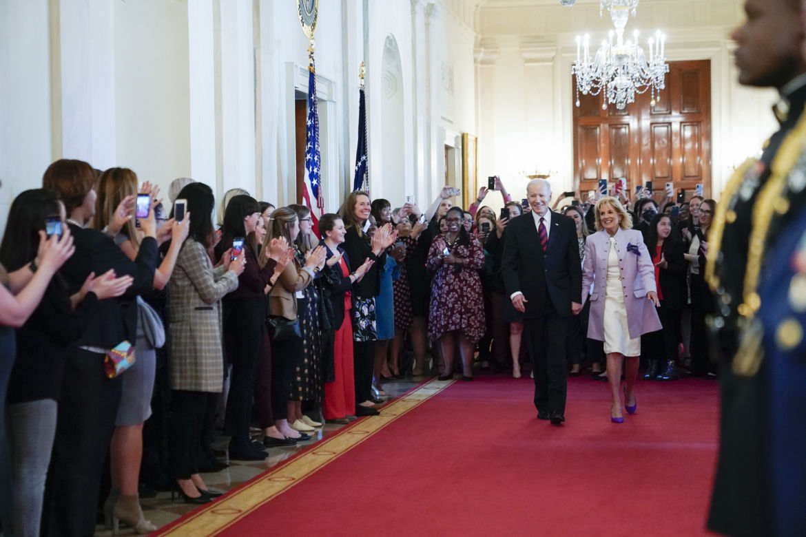 Porównanie stylu pierwszych dam: Jill Biden i Agaty Dudy. Która ubiera się lepiej?