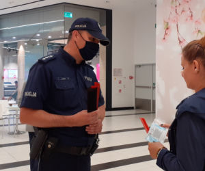 Policja i sanepid przestrzegali i informowali mieszkańców Lublina o obowiązku noszenia maseczek