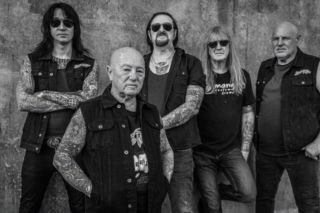 Frontman Rose Tatoo walczy o powrót do zdrowia w szpitalu. Grupa wydała nowe oświadczenie w sieci 