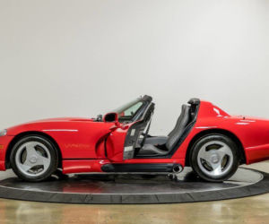 Dodge Viper z przebiegiem 34 mil