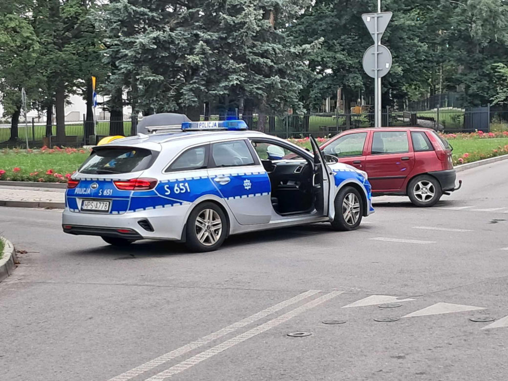 Wypadek u zbiegu ulic Konstytucji 3 Maja i Pileckiego w Starachowicach