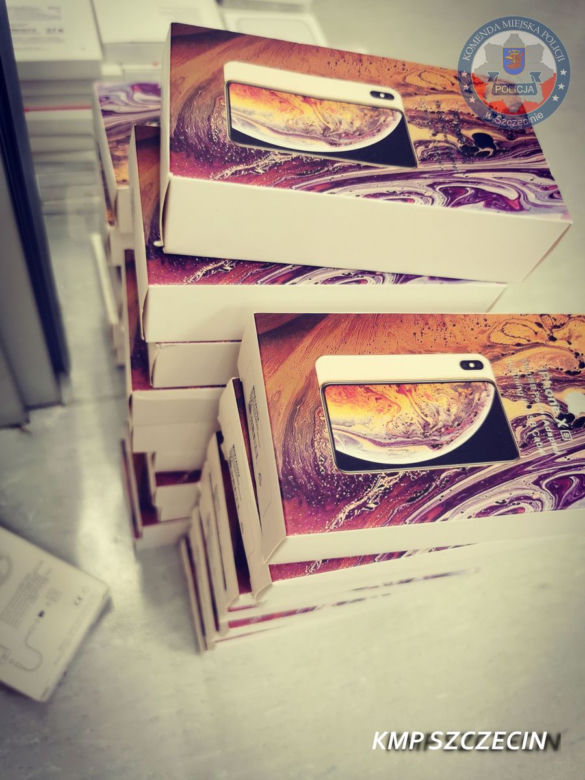 Policjanci ze Szczecina zabezpieczyli podróbki warte 300 tysięcy złotych