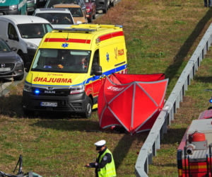 Zablokowana A2. Osobówka zderzyła się z tirem
