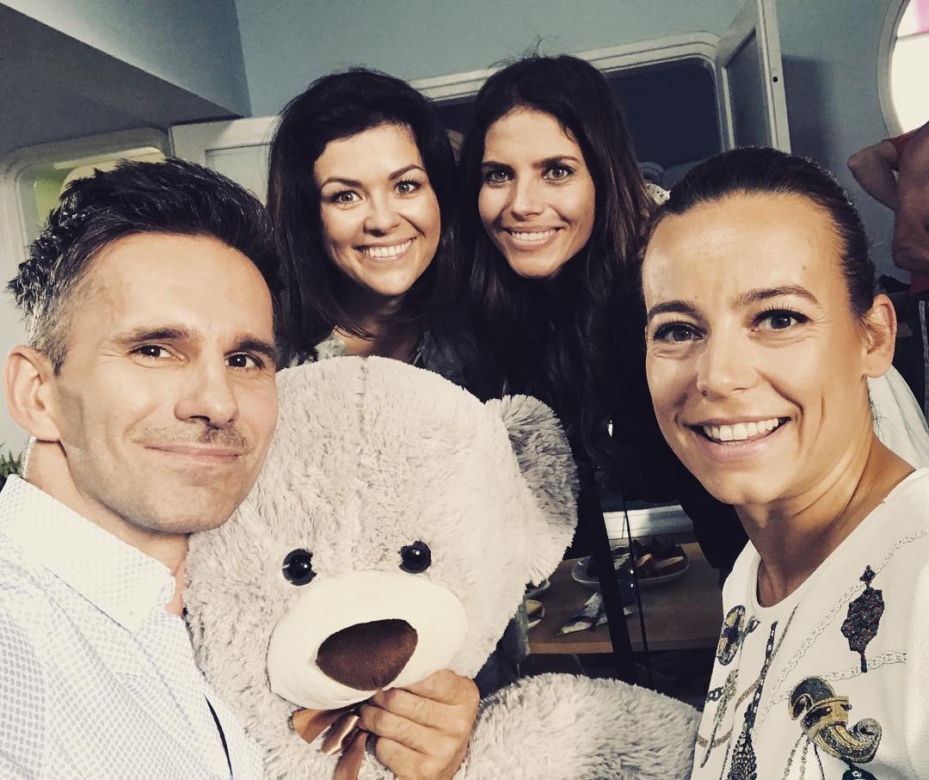 M jak miłość. Kamil (Marcin Bosak), Kinga (Katarzyna Cichopek), Anka (Weronika Rosati), Magda (Anna Mucha)