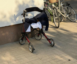 Dramat na Żoliborzu. Śmieciarka potrąciła 90-latka. Senior walczy o życie