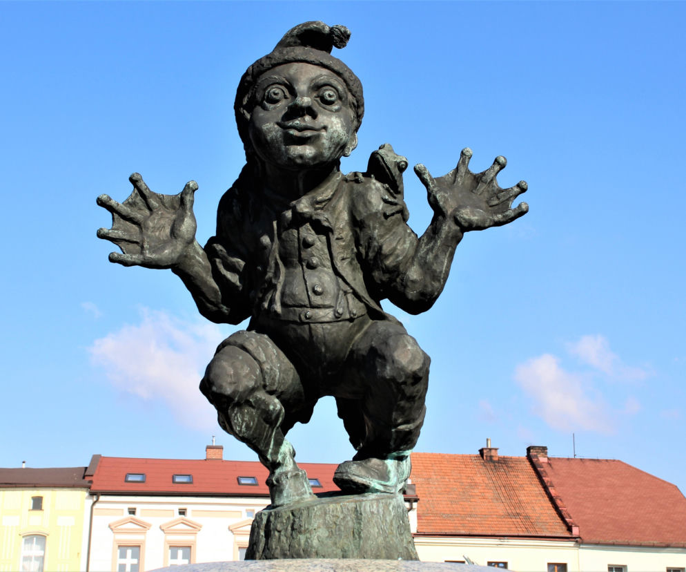Rzeźba Utopca na rynku w Bieruniu. O urokach tego śląskiego miasta przeczytasz na Eska Śląskie.