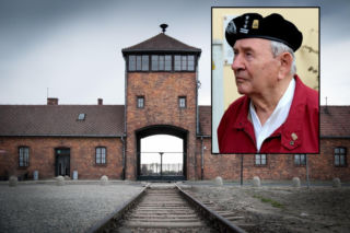 Dziecięcy więzień Auschwitz po 20 latach stanął przed bramą śmierci. Jego wyznanie wyciska łzy