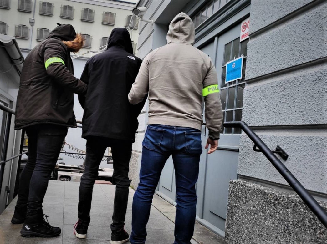 Policja zatrzymała 36 kiboli po ubiegłorocznym meczu Lechii Gdańsk. Ogromna akcja służb na Pomorzu