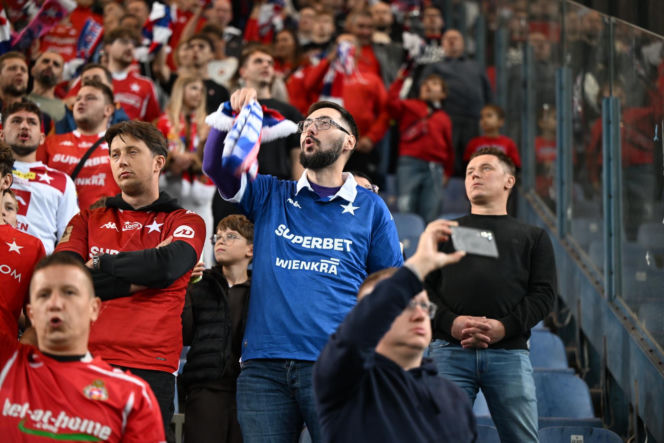 Tak kibice Wisły Kraków bawili się na trybunach. Znajdź się na zdjęciach