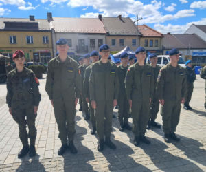 Ślubuję! – patriotyczne sceny na Rynku w Starachowicach