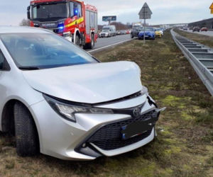 Karambol na A2! Siedem aut w zderzeniu pod Skierniewicami. Trasa zablokowana, gigantyczne korki