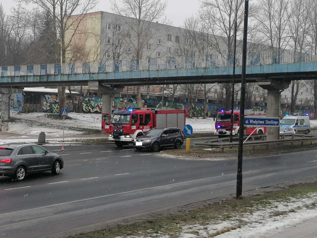Zderzenie trzech pojazdów na skrzyżowaniu w Lublinie