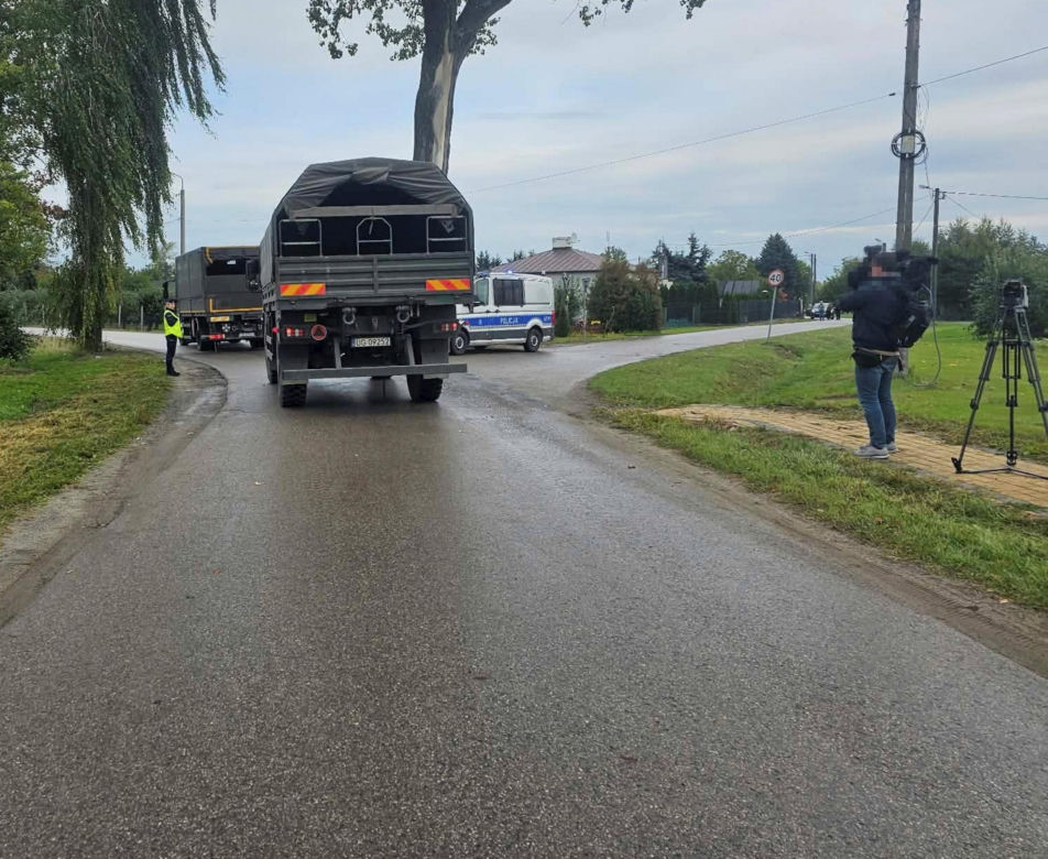 Pożar w bazie Starlink na Mazowszu. Minister mówi wprost o możliwym sabotażu, służby w akcji