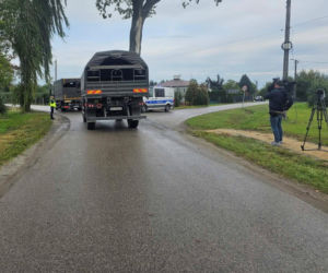 Pożar w bazie Starlink na Mazowszu. Minister mówi wprost o możliwym sabotażu, służby w akcji
