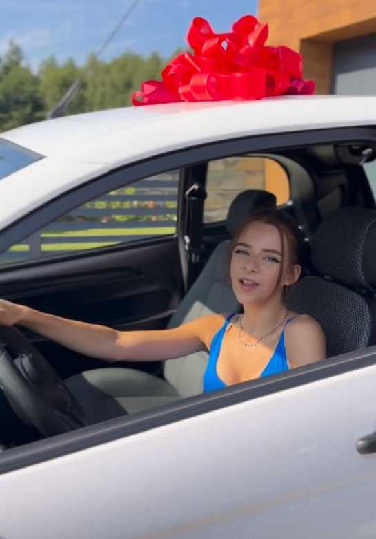 Gwiazdor "M jak miłość" kupił 14-letniej córce auto w prezencie. Internauci przypomnieli mu syna Sylwii Peretti