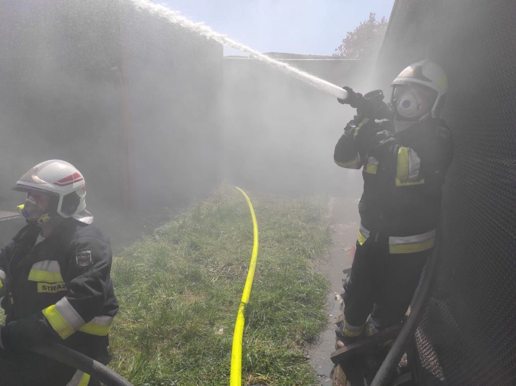 Gigantyczny pożar w Bydgoszczy! Na miejscu kilkanaście zastępów strażaków [ZDJĘCIA]