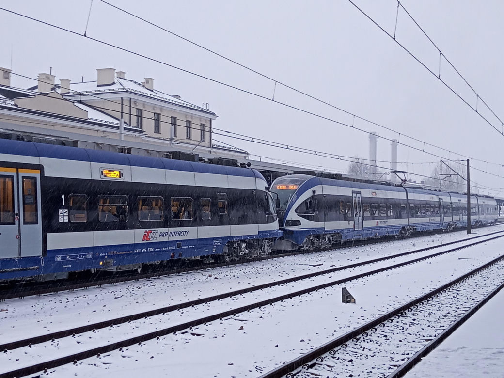Zima w Świętokrzyskiem. Skarżysko-Kamienna w białym puchu. Zobacz zdjęcia