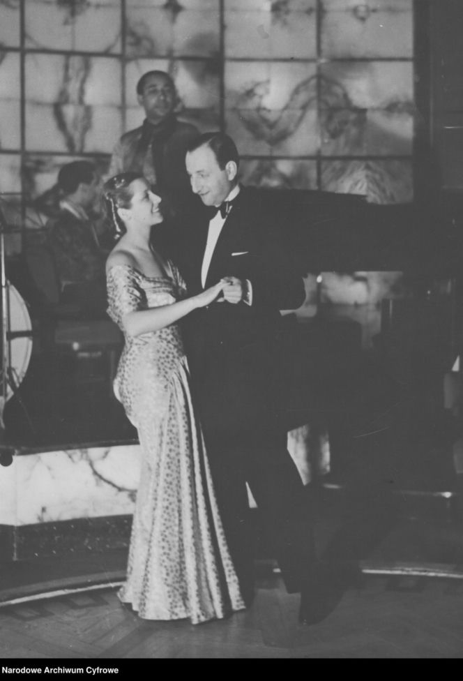 Sylwester w Warszawie sprzed lat. Tak stolica witała dawniej Nowy Rok