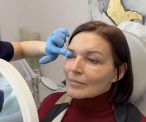 Ilona Felicjańska wycina sobie powieki