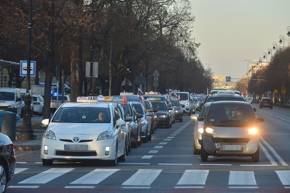 Protest taksówkarzy pod KPRM
