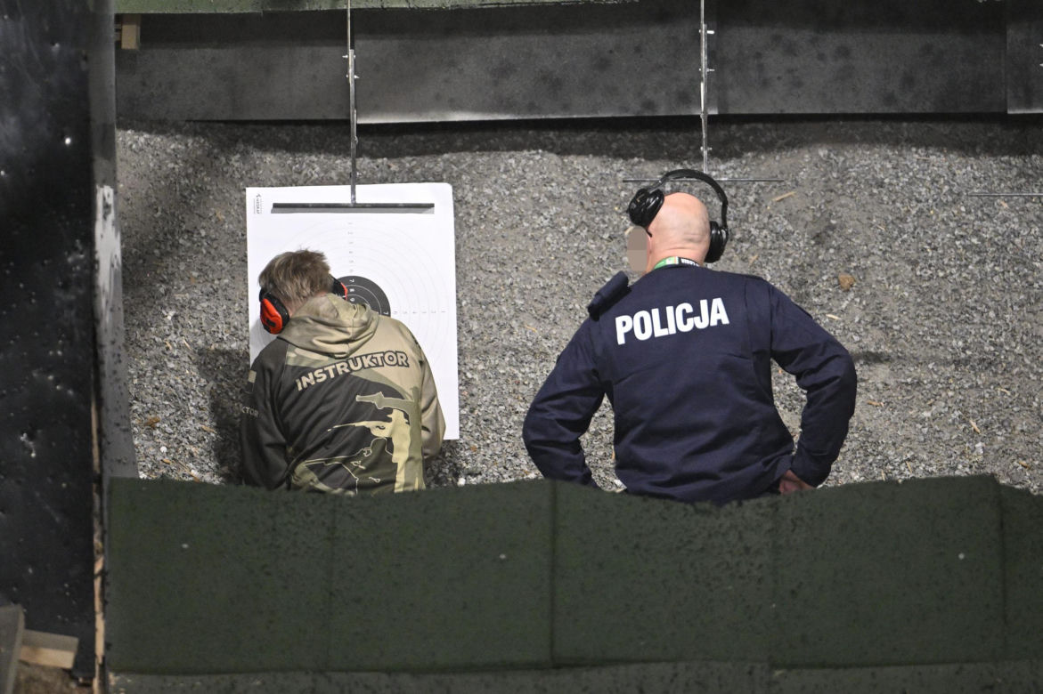 Zawody strzeleckie w Warszawie. Z bronią weterani, funkcjonariusze i żołnierze