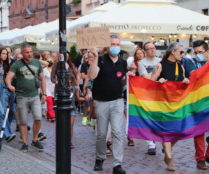 Torunianie protestują przeciwko przegłosowaniu Lex TVN