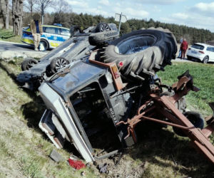 3 promile, sądowe zakazy, cofnięte uprawnienia. A kierowca ciągnika i tak ruszył w drogę!