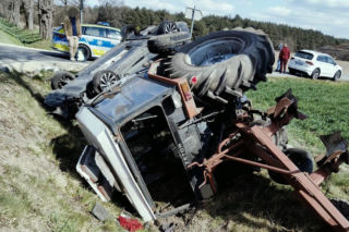 3 promile, sądowe zakazy, cofnięte uprawnienia. A kierowca ciągnika i tak ruszył w drogę!