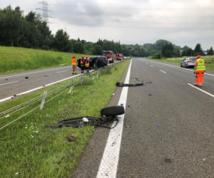 Jeden kierowca usnął za kółkiem, drugi nie opanował swojego bmw. Dwa groźne dachowania w regionie 