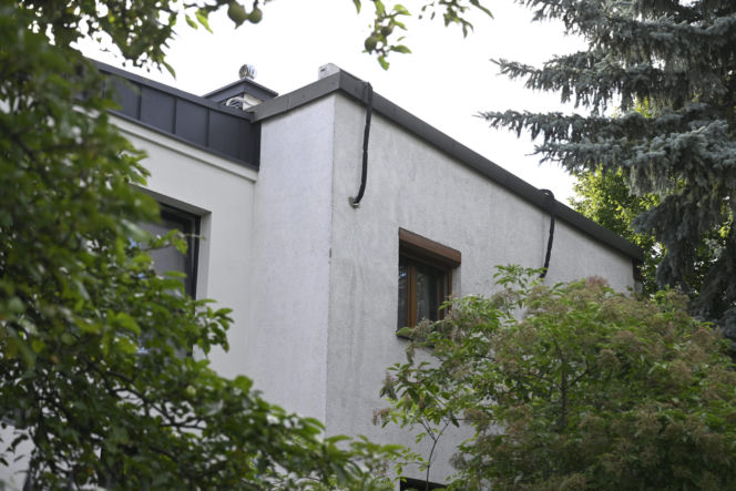 Smutny widok domu Kaczyńskiego. Willa na Żoliborzu się sypie