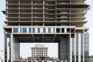 Kontrowersyjna budowa w Poznaniu. Blok z dziurą na dom – jaki finał?