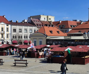 Jarmark Wielkanocny przed Ratuszem. Do kiedy? Jakie produkty? [ZDJĘCIA]