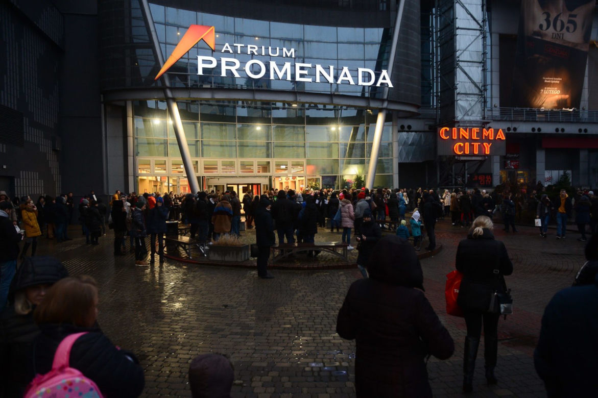 Alarm bombowy w centrum handlowym Promenada 