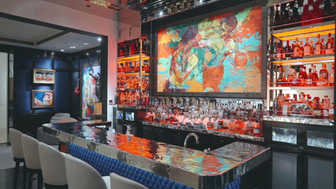 Adele kupiła willę słynnego reżysera. Teraz zrównała ją z ziemią!