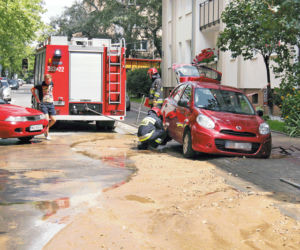 Micra utknęła w dziurze