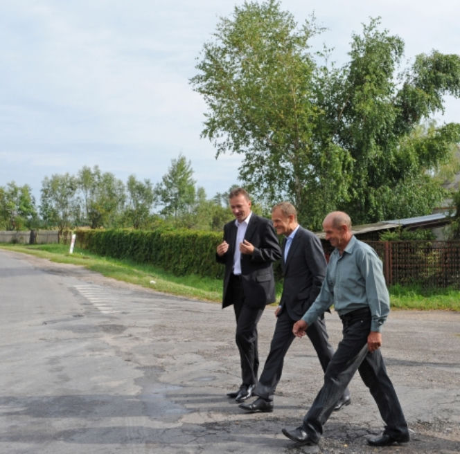 Premier Tusk spotkał się z rolnikami z Mazowsza poszkodowanymi przez nawałnicę