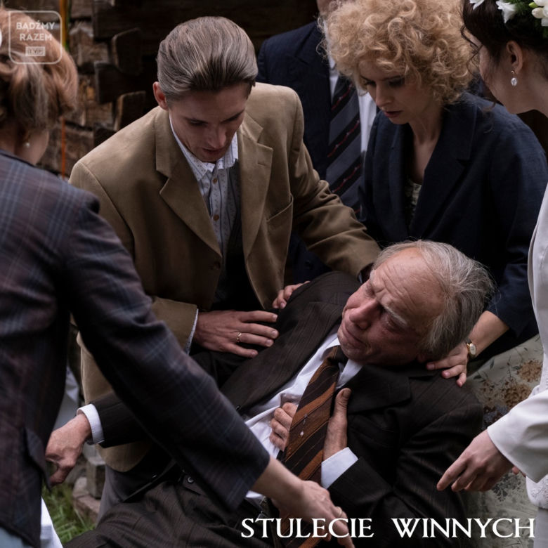 Stulecie Winnych 4 odc. 49. Władek (Arkadiusz Janiczek), Tomek (Filip Gurłacz), Basia (Kamila Bujalska)