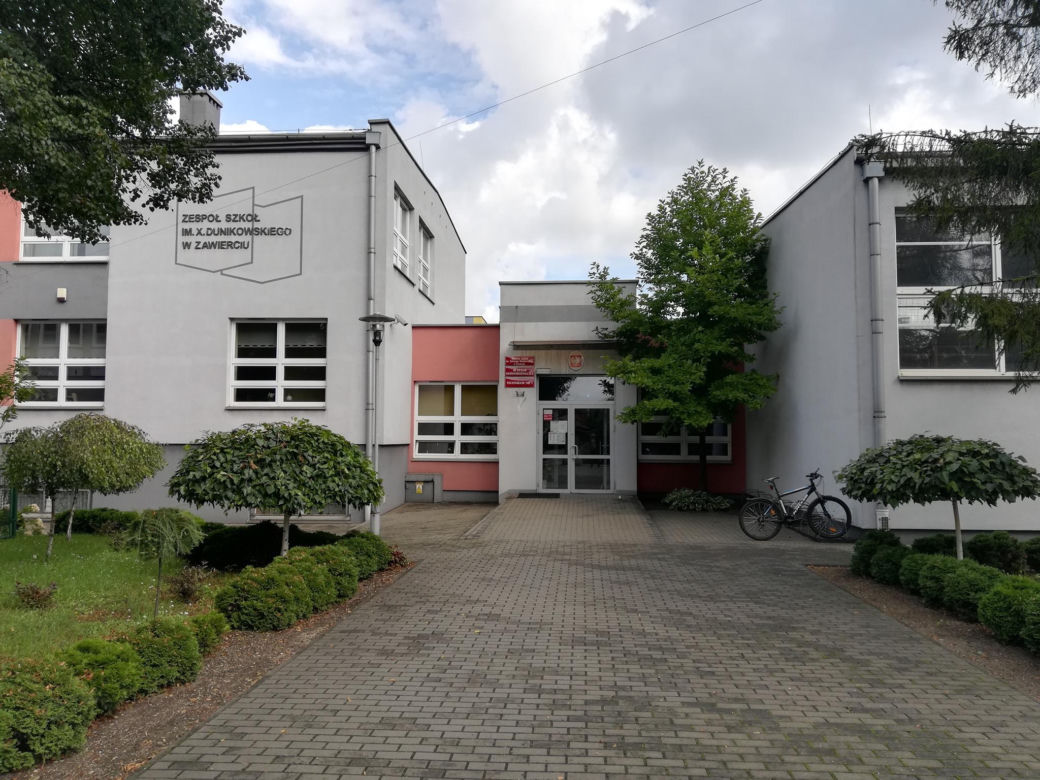 3. Szkoła Policealna nr 4 w Zawierciu w Zespole Szkół im. Xawerego Dunikowskiego w Zawierciu