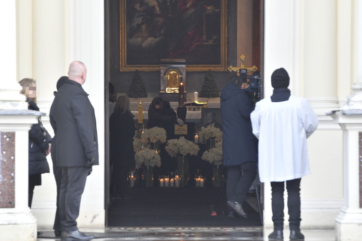 Tomasz Lis na pogrzebie Mariusza Waltera