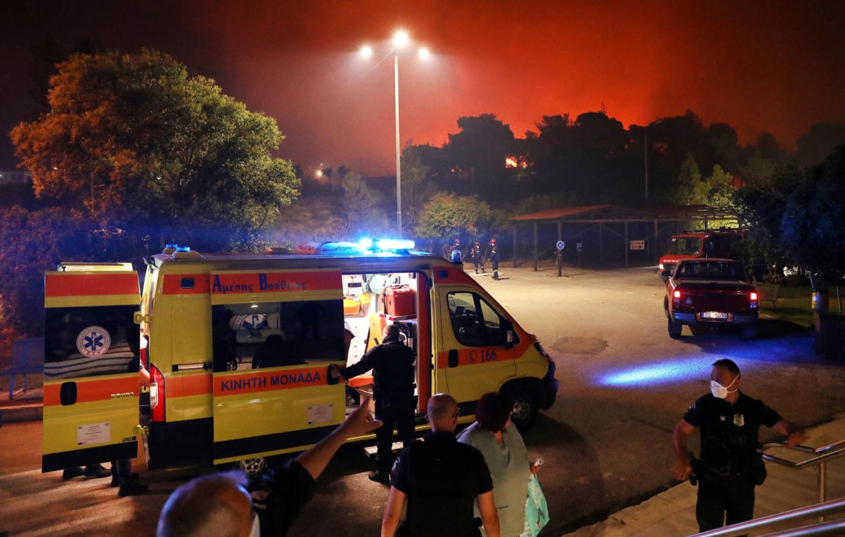 Wielkie pożary w Grecji. Płomienie pod Atenami