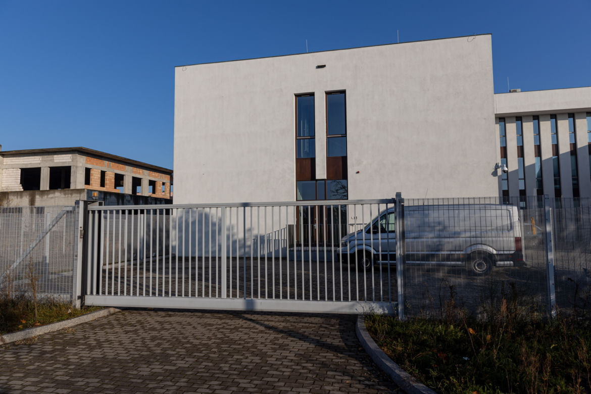 Konin: Wziął nóż i śmiertelnie ugodził 45-latka! Mówi, że nie chciał tego zrobić