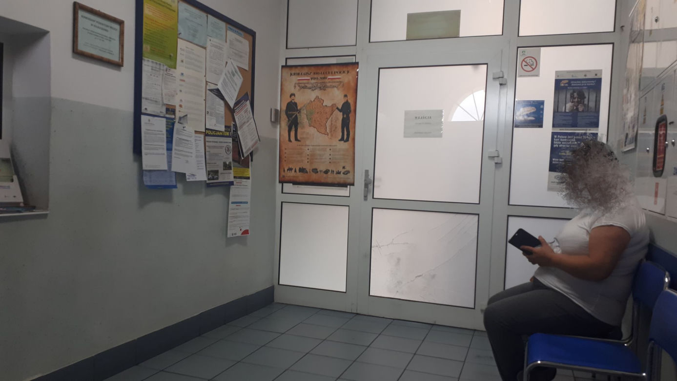 ŚMIERĆ 42-latka na KOMISARIACIE policji w Kolbuszowej. Był znany policji! [NOWE FAKTY]