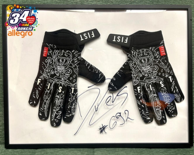 WNoPiB dla WOŚP 2026: Ekscytujące przedmioty na aukcjach. Autografy Zbigniewa Bońka, Natalii Bukowieckiej i profesora Antoniego Dudka