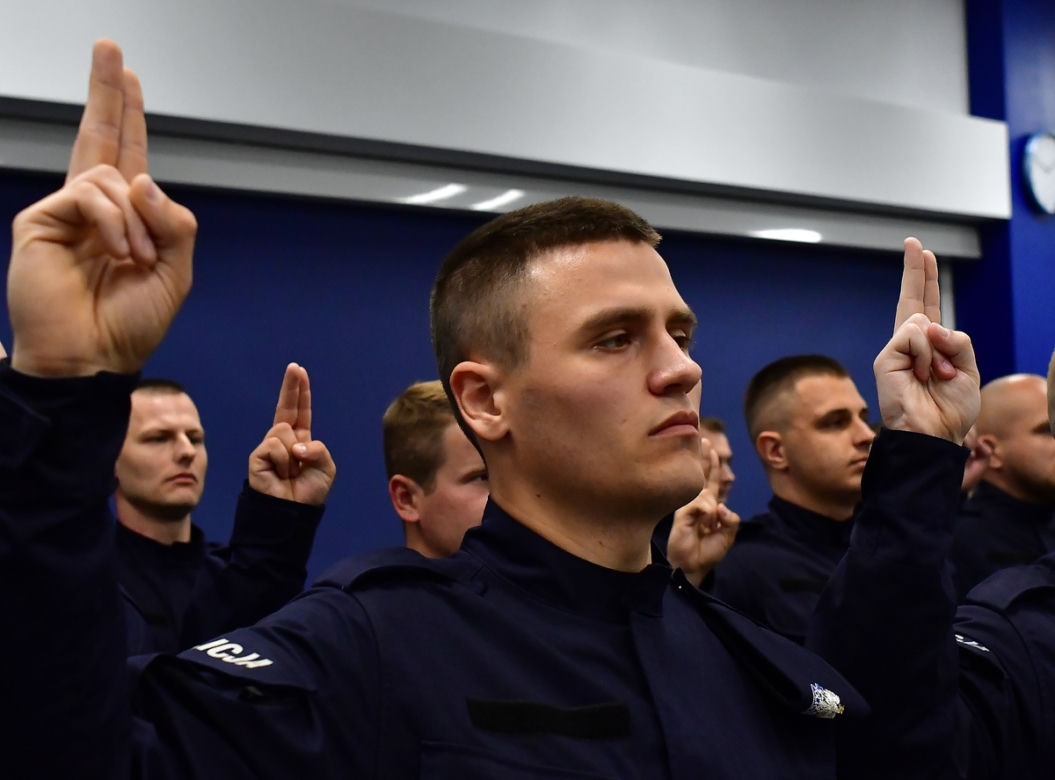 Nowi policjanci w podlaskiej policji. Region zyskał 40 nowych funkcjonariuszy