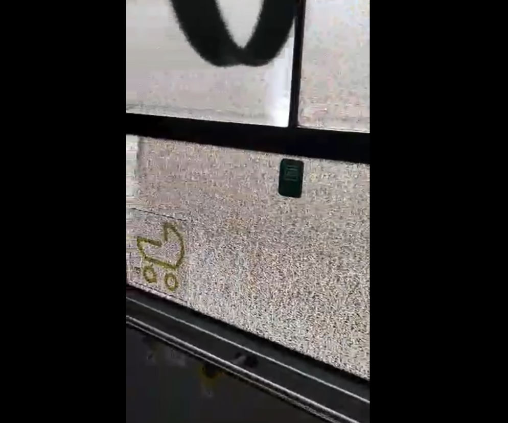 Taką panoramę można oglądać z wnętrza autobusu. Pojazdy w Krakowie przerażają!
