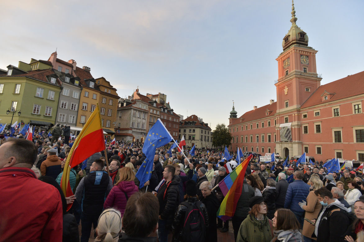 Ogromny protest w Warszawie. Tłumy ruszyły ulicami miasta, nie obyło się bez incydentów.